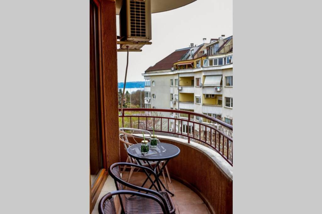 Sea View Apartment Next To Sea Garden And Beach Varna Exterior photo