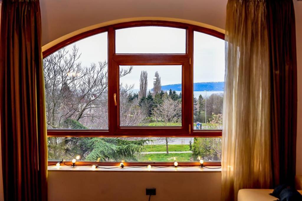 Sea View Apartment Next To Sea Garden And Beach Varna Exterior photo