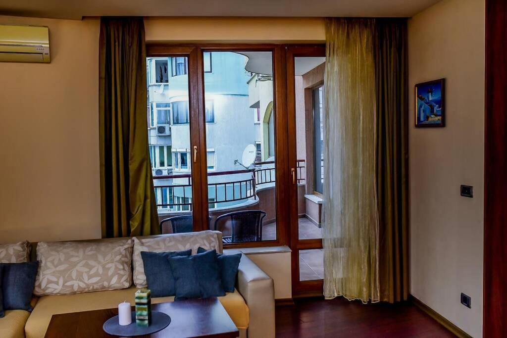 Sea View Apartment Next To Sea Garden And Beach Varna Exterior photo